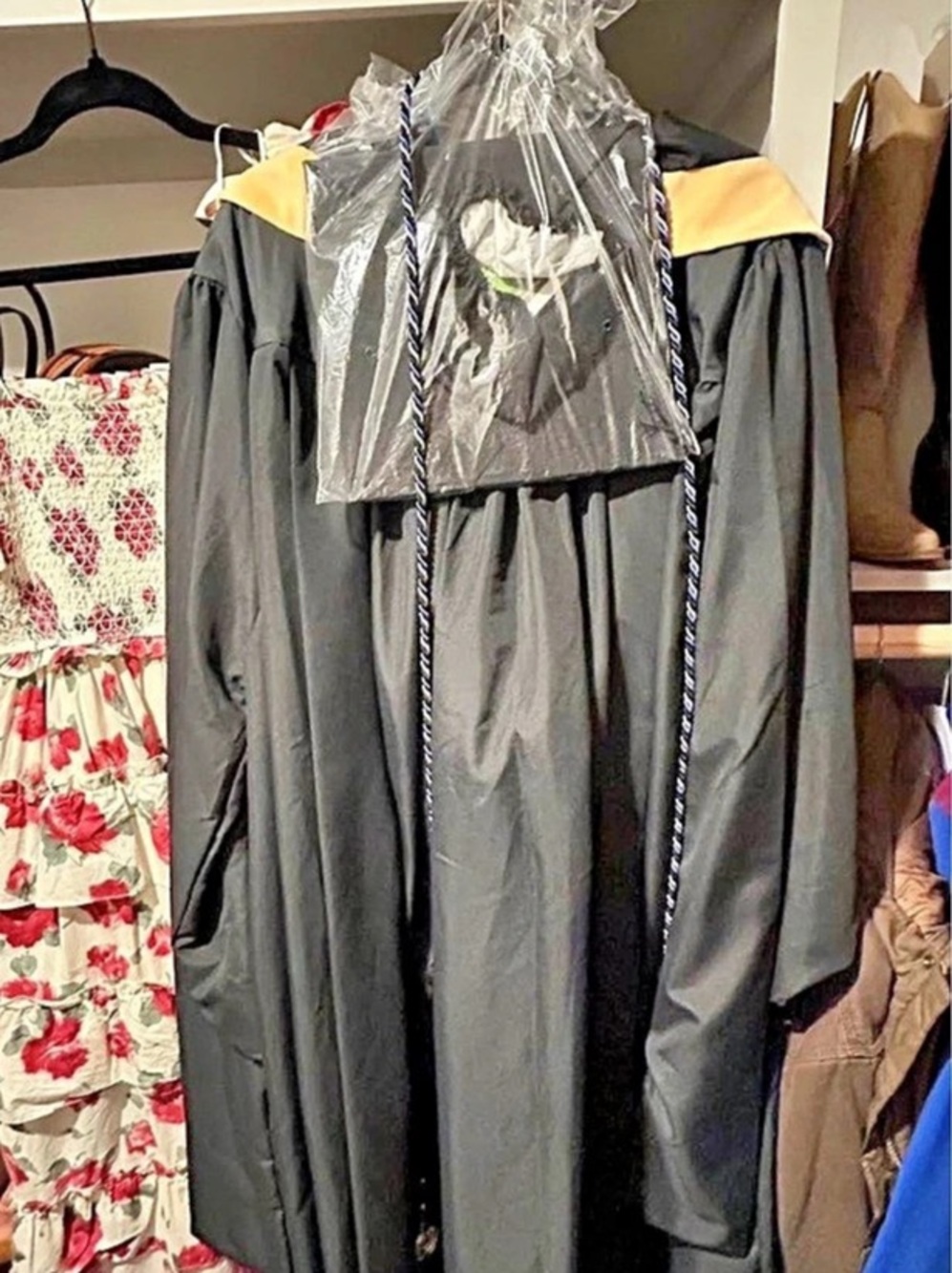 UTA Store UTA Custom Masters Set Black Graduation Gown MSW